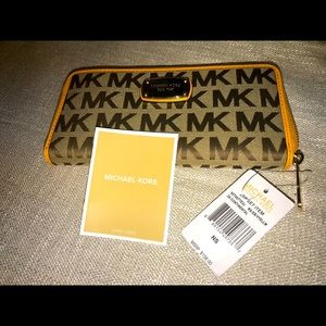 NWT Michael Kors Women’s Continental Wallet